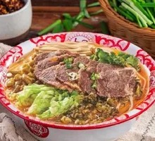 Sour Cabbage Beef Rice Noodles