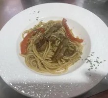 Black Pepper Beef Noodles