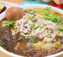 Sour Cabbage and Pork Noodles