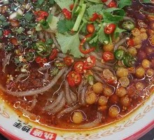Spicy and Sour Rice Noodle with Minced Meat Sauce