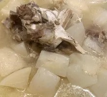 Pork Knuckle and Radish Soup