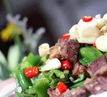 Spicy Garlic-Pressed Beef Ribs