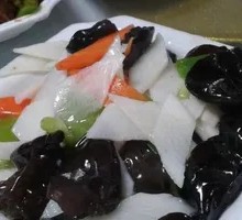 Stir-fried Black Wood Ear Mushrooms with Chinese Yam