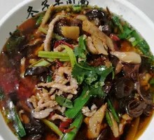Stir-Fried Pork and Black Mushroom Noodles