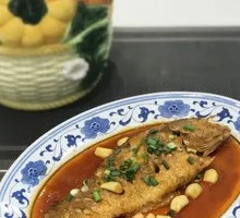 Braised Yellow Croaker with Garlic