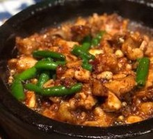 Stir-Fried Frog in Hot Pot with Sauce