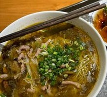 Sour Cabbage and Pork Noodles