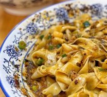 Spicy Broad Noodles with Pea Paste