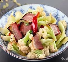 Cauliflower Stir-Fried with Preserved Pork