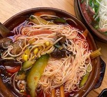 Three Delicacies Hot Pot Rice Noodles