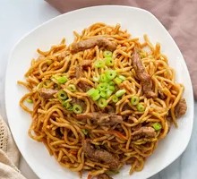 Stir-Fried Noodles with Shredded Meat