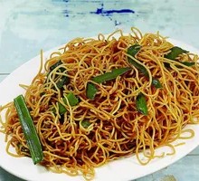 Stir-Fried Noodles with Meat Sauce