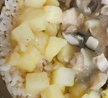 Braised Chicken with Mushrooms in Clay Pot Rice