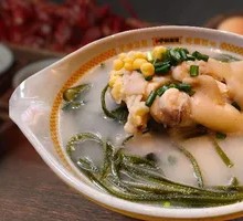 Tofu and Pig Trotter Soup with Peas and Kelp