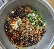 Spicy Sauce Noodles with Fried Chili and Pepper Crust