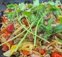 Stir-Fried Beef丝 with Fresh Pork Intestines
