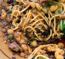 Spicy Pea and Meat Noodles