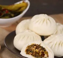 Old Jar Sichuan Pickled Vegetable and Pork Filament Baozi