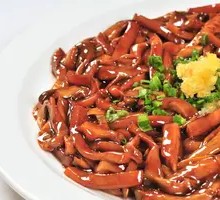 Stir-Fried Rice Noodles with Mushrooms and Snail