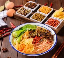 Liuzhou Tiger Skin Chicken Feet and Snail Noodles