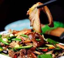 Spicy Pepper and Preserved Pork Stir-fry