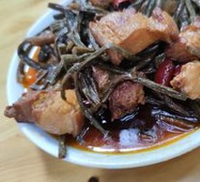 Dried Kidney Bean Braised Pork