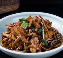 Fresh Chili and Tender Carp in Clay Pot