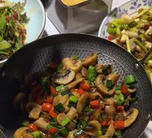 Dazu Cliff Mountain Small Mushroom