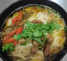 Green Pepper Pork Intestine Noodles