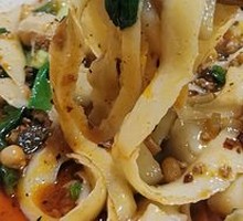 Pea and Meat Sauce Knife-Cut Noodles