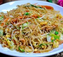 Fried Rice Noodles with Egg