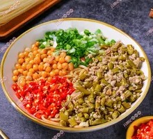 Sour Pickled Bean and Minced Pork Noodles