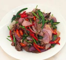 Stir-Fried Beef with Yellow Onion
