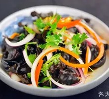 Shredded Onion with Wood Ear Mushrooms