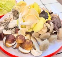 Yunnan Special Fresh Mushroom Platter