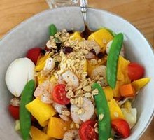 Mango Shrimp Salad