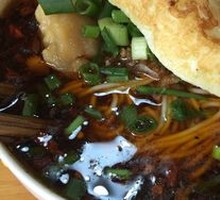 Spicy Broad Noodles with Pea Paste