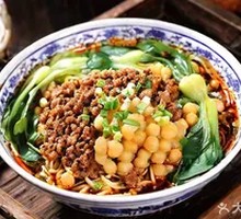 Special Broad Noodles with Pea and Pork Sauce