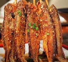 Charcoal-grilled small yellow croaker