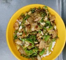 Spicy Pepper Stir-Fried Pork Rice Bowl