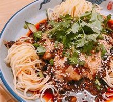 Cold Noodles with Spicy Chicken