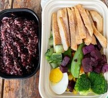 Pan-Seared Chicken Breast with Seasonal Vegetables and Brown Rice