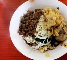 Special Broad Noodles with Pea and Pork Sauce