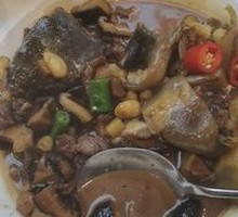 Braised Pork Belly with Chestnuts in Clay Pot