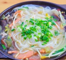 Three Delicacies Hot Pot Rice Noodles