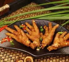 Braised Chicken Feet in Old Sauce