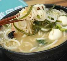 Three Delicacies Hot Pot Rice Noodles