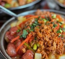 Stewed Intestine and Crispy Pork Bones