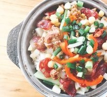 Braised Sausage and Pork Rib Claypot Rice
