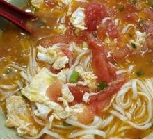 Stir-Fried Tomato and Egg Noodles